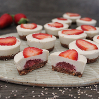 Raw coconut yogurt & strawberry chia jam cheesecakes - Luvele AU